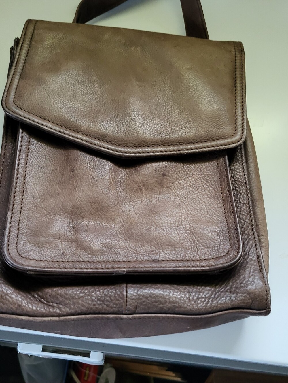 The FOSSIL VTG Brown Soft Pebble Distress Leather Organizer Messenger Bag Purse